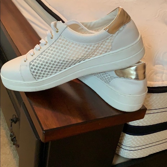 Steve Madden Shoes - Steve Madden Tennis shoes
